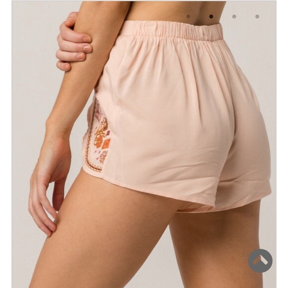 Tilly's Embroidered Shorts Pink - Picture 3 of 7